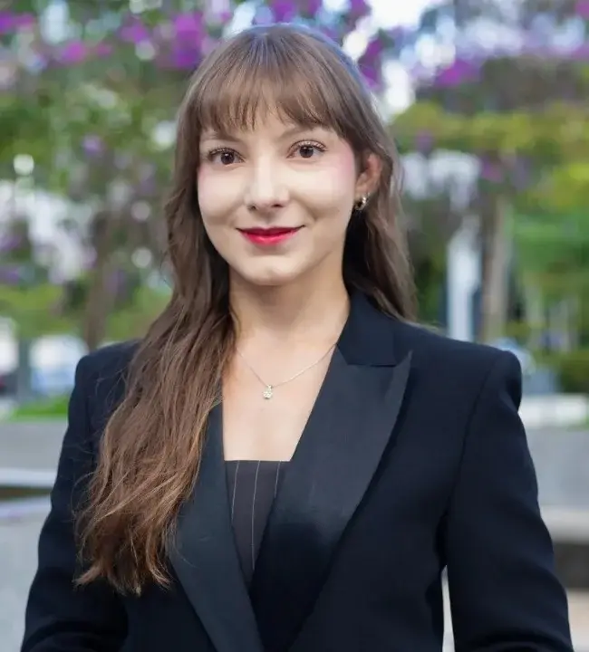 Lauren Fernandes - Robinson Immigration Law